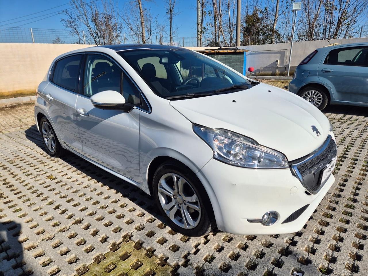 Peugeot 208 1.4 HDi 5 porte Allure tetto panoramico