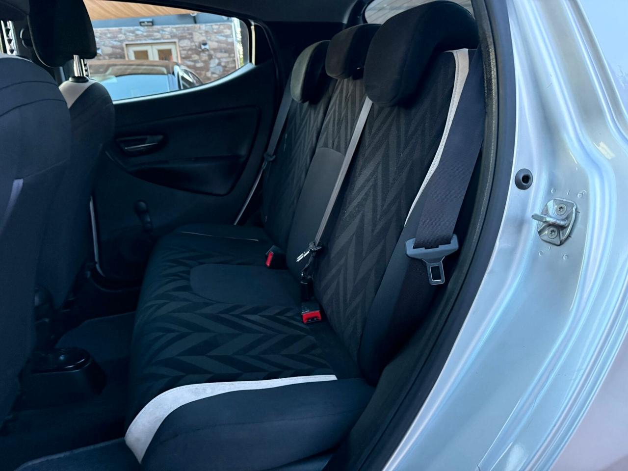 Lancia Ypsilon 1.2 69 CV 5 porte Unyca