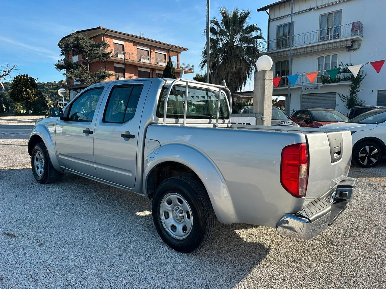 Nissan Navara Double Cab Navara d.cab 2.5 dci XE 174cv