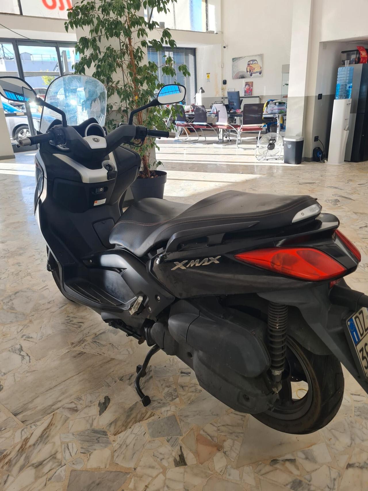 Yamaha X-Max 125 XMAX