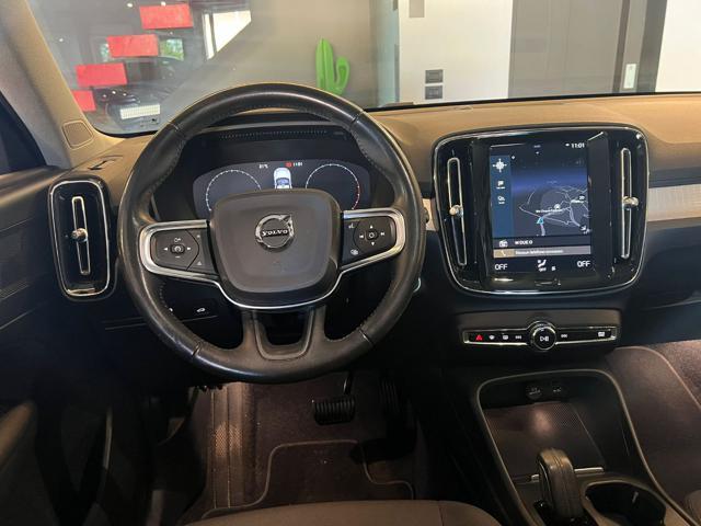 VOLVO XC40 B4 AWD Geartronic Momentum