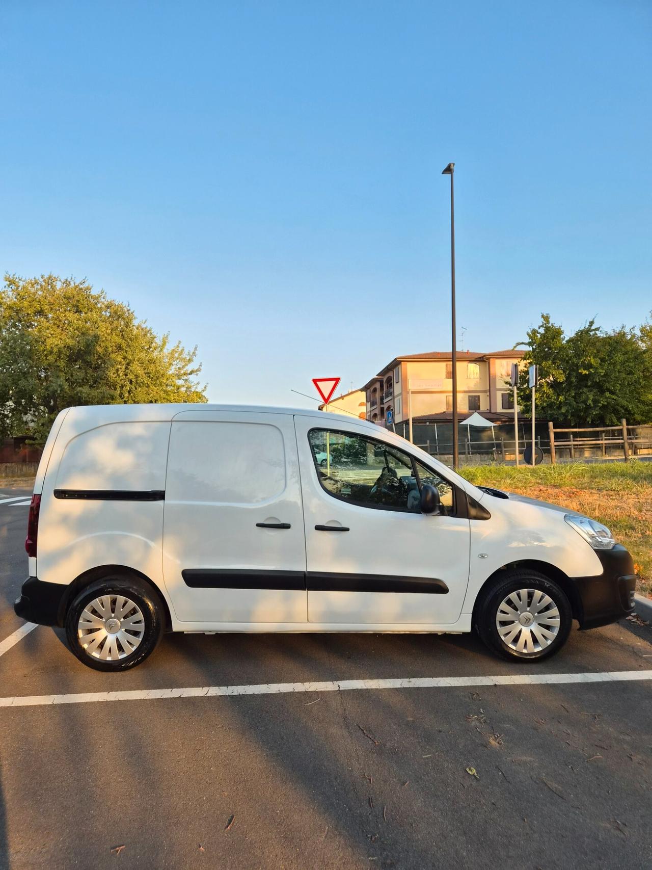 Citroen Berlingo BlueHDi 100 Van 3 posti Club L1