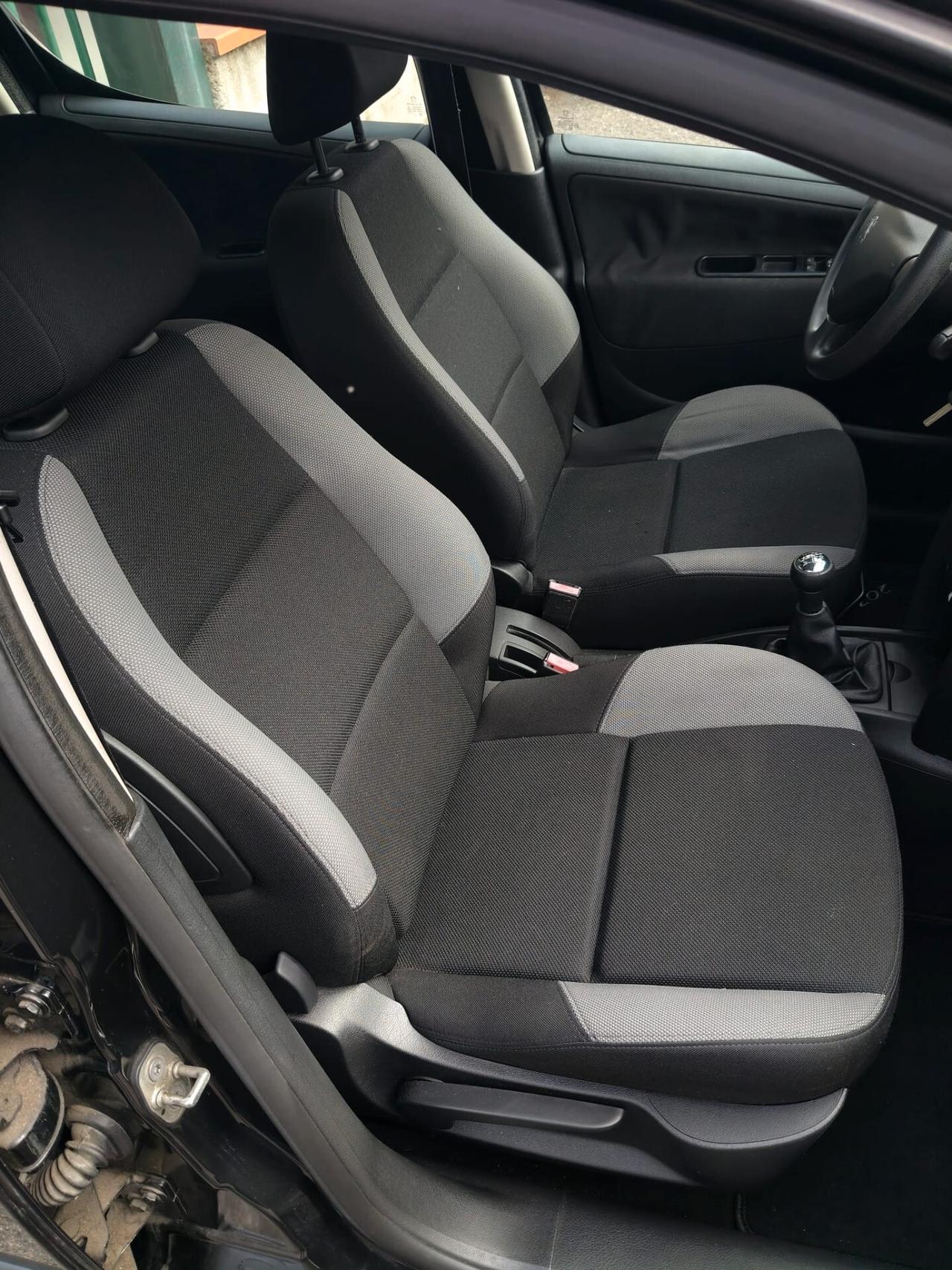 Peugeot 207 1.4 8V 75CV 5p. X Line