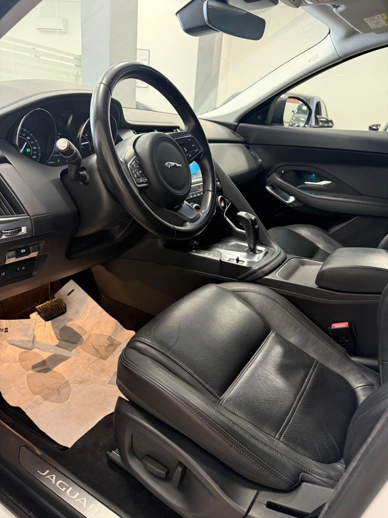 Jaguar E-Pace 2.0D 150 CV AWD aut. R-Dynamic