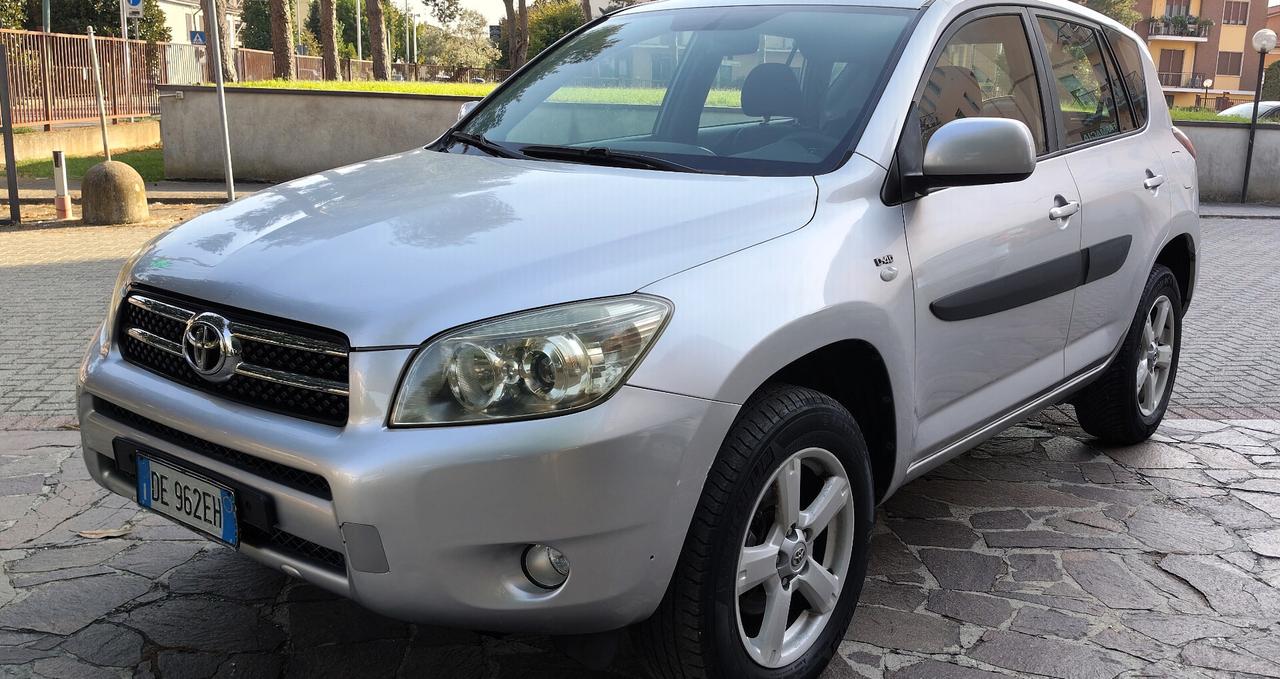 Toyota RAV 4 2.2 D-4D 136 CV Luxury