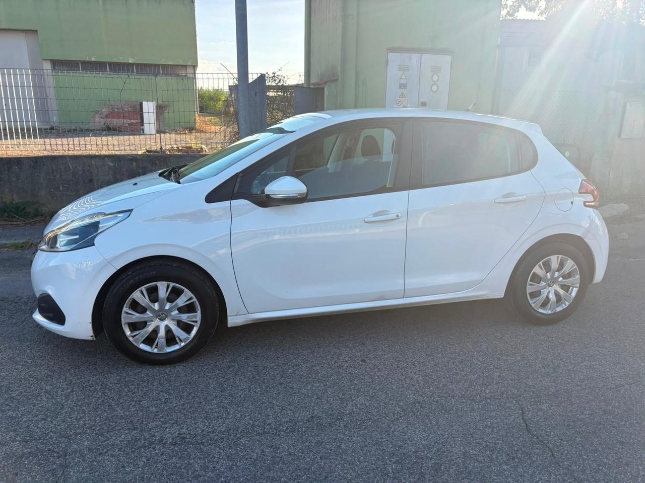Peugeot 208 PureTech 82 5 porte Active 2017 167.000 KM