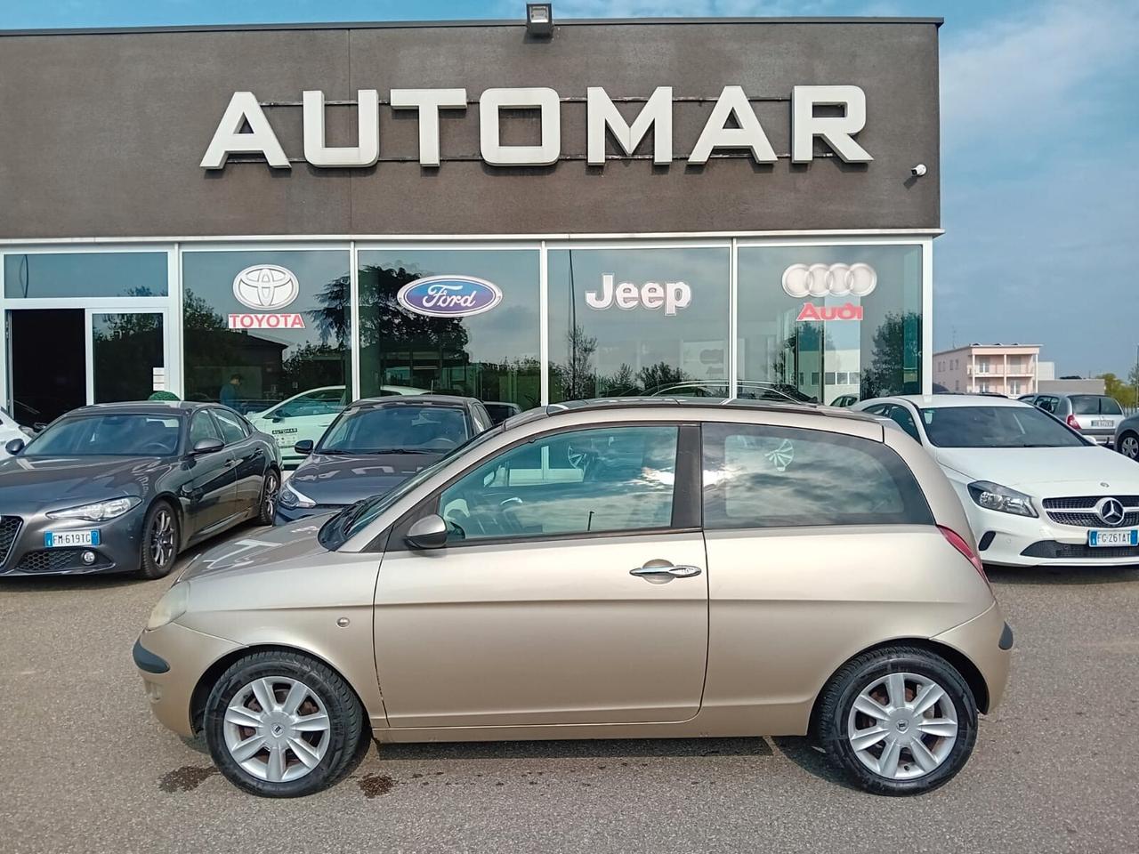 Lancia Ypsilon PER COMMERCIANTI