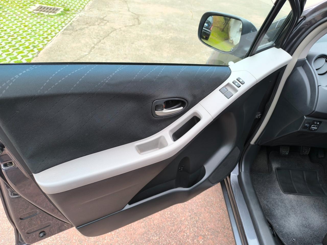 Toyota Yaris 1.0 5 porte Sol