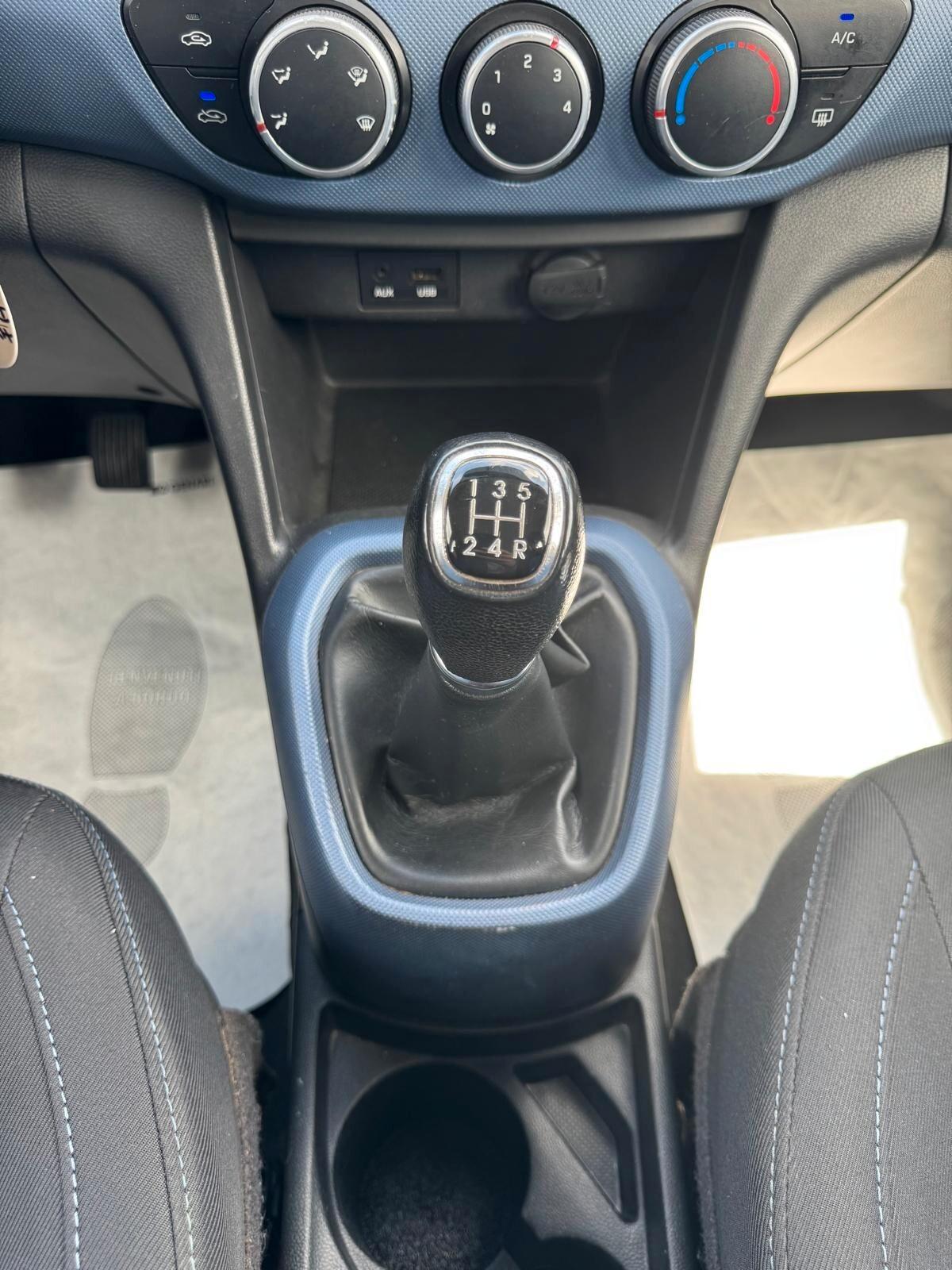 Hyundai i10 1.0 MPI BENZ 65CV 5P NEOPATENT 2014