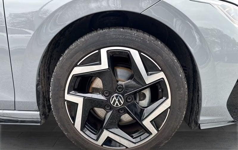 Volkswagen Golf 1.5 TSI ACT 110kW R-LINE CAMERA LED NAVI