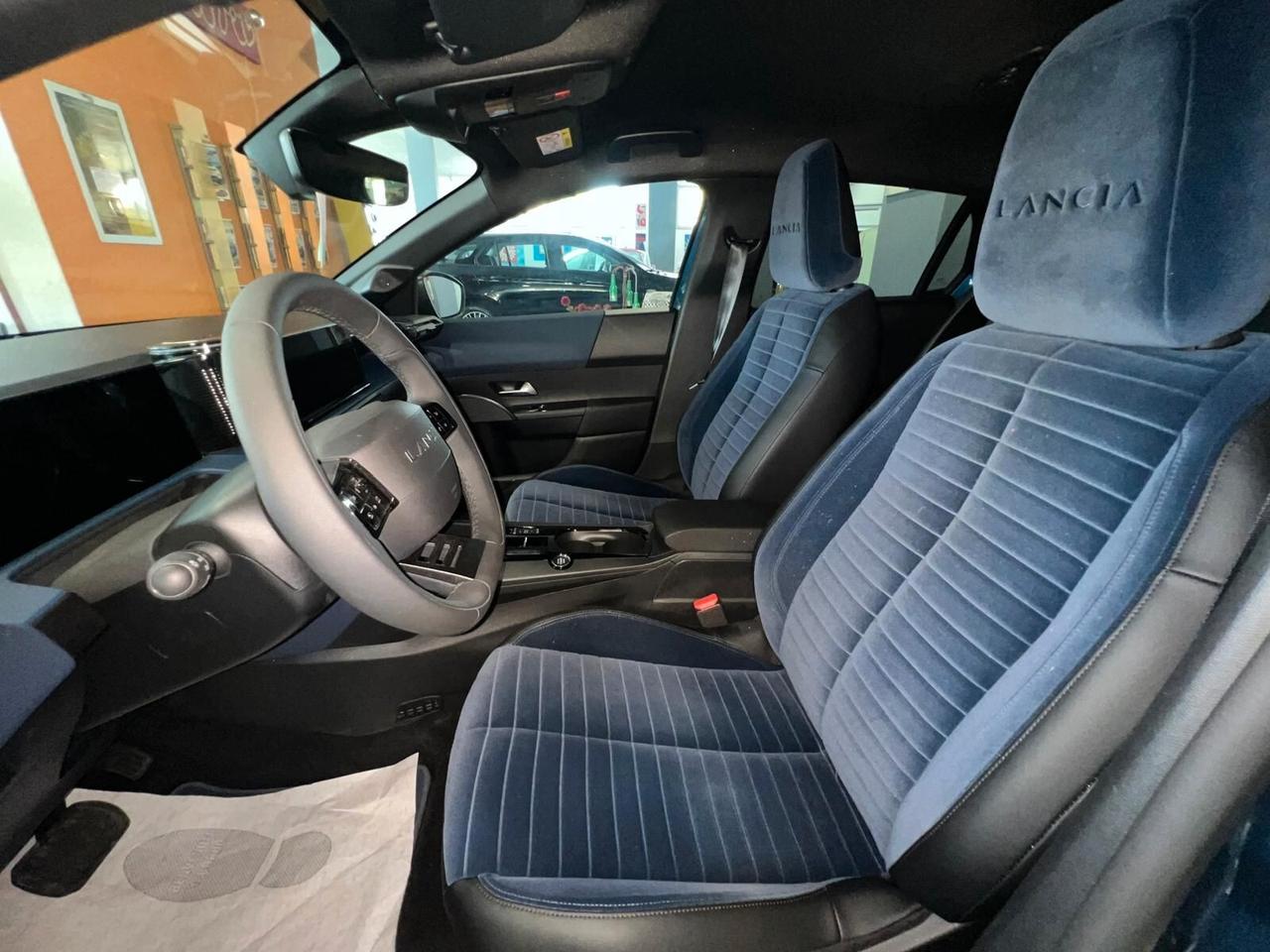 Lancia Ypsilon Hybrid e-DCT Edizione Cassina