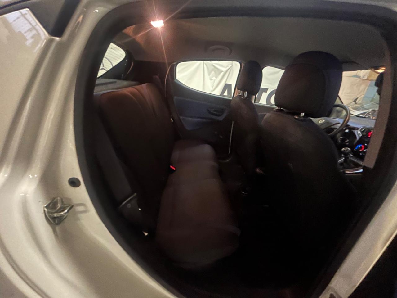 Lancia Ypsilon 1.2 69 CV 5 porte Platinum