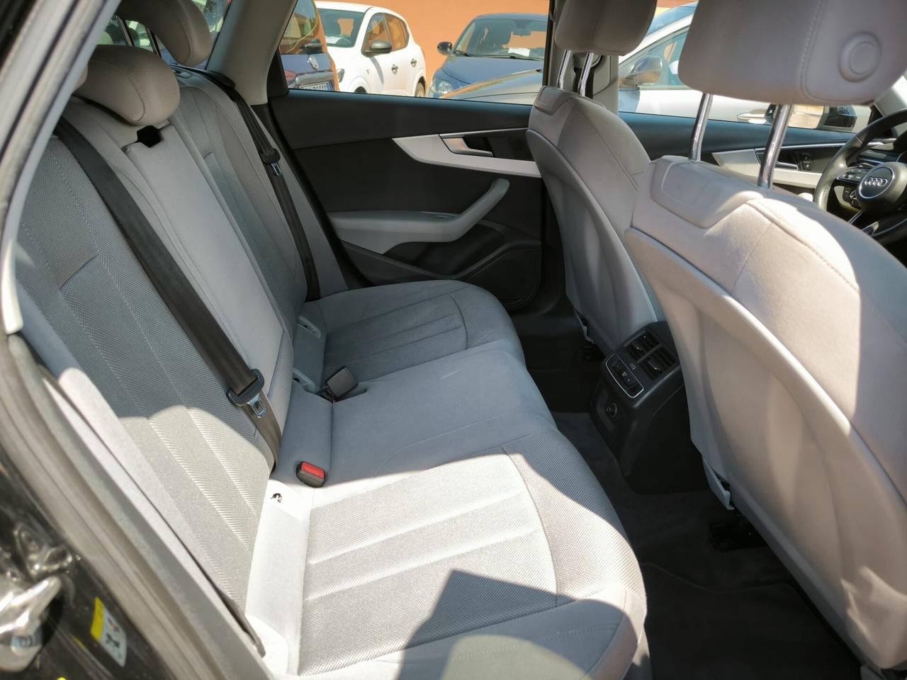 Audi A4 Avant 30 TDI/136 CV S tronic Business Advanced