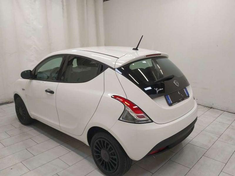 Lancia Ypsilon 1.0 firefly hybrid Silver s&s 70cv