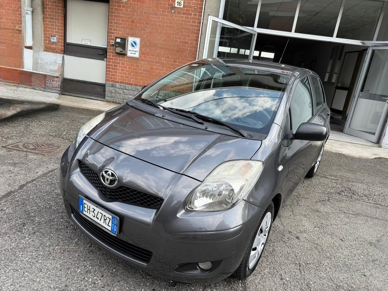 Toyota Yaris 1.0 5 porte Now
