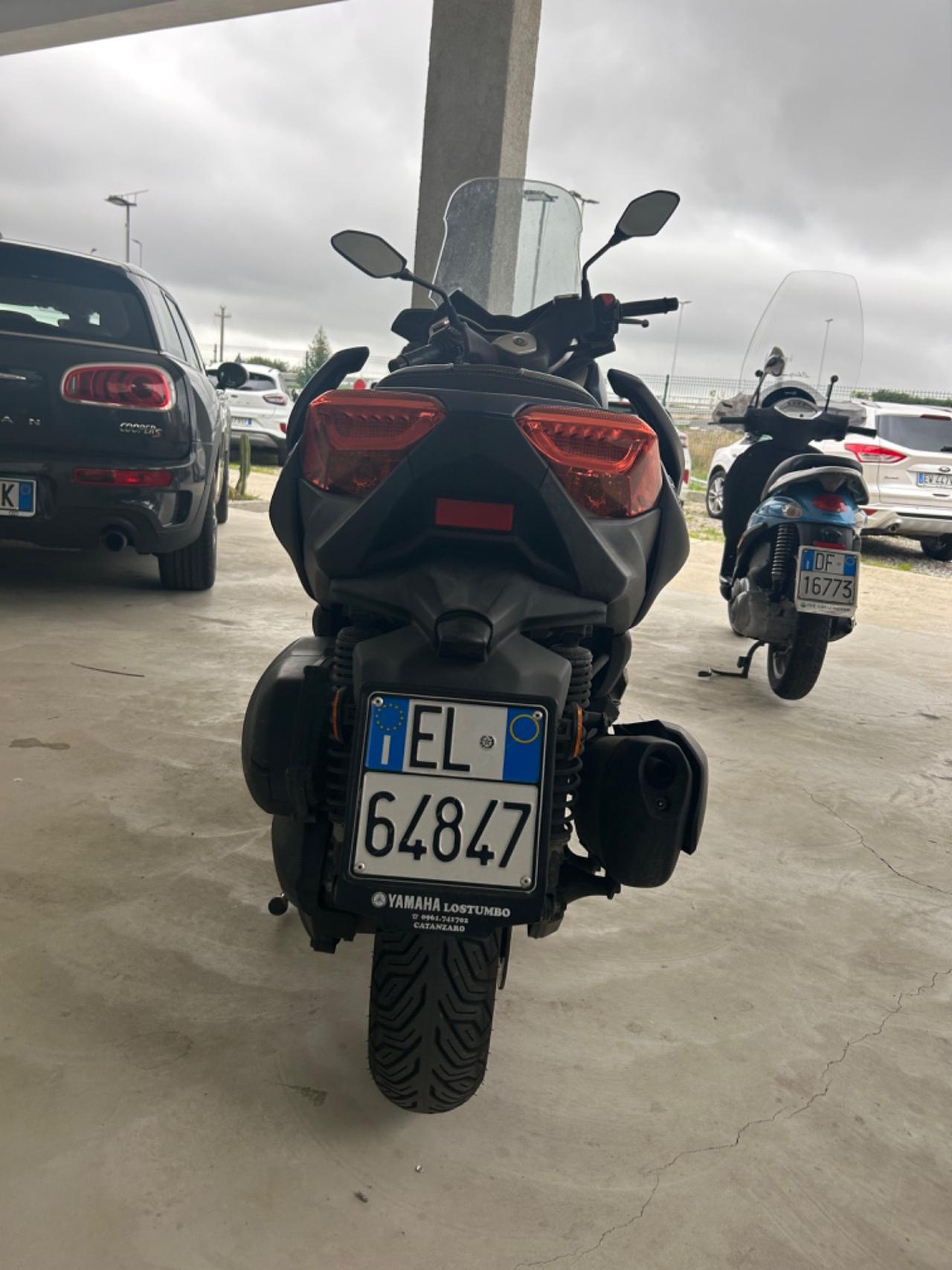 Yamaha X-Max 300