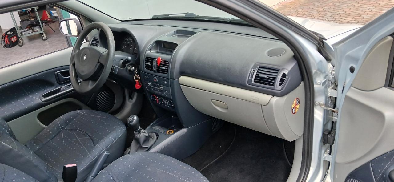 Renault Clio 1.2 benzina neopatentati