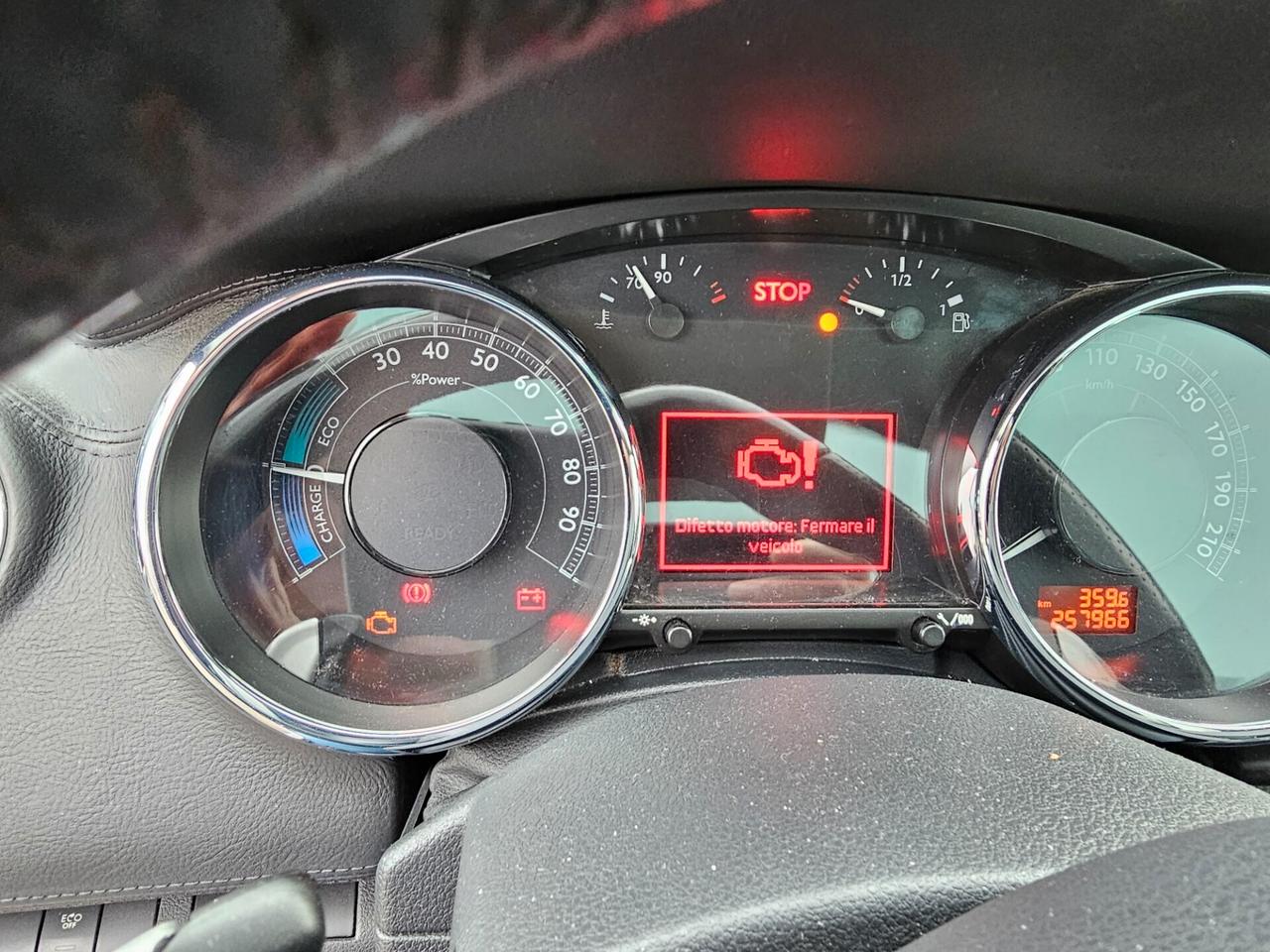 Peugeot 3008 HYbrid4 99g BATTERIA ROTTA
