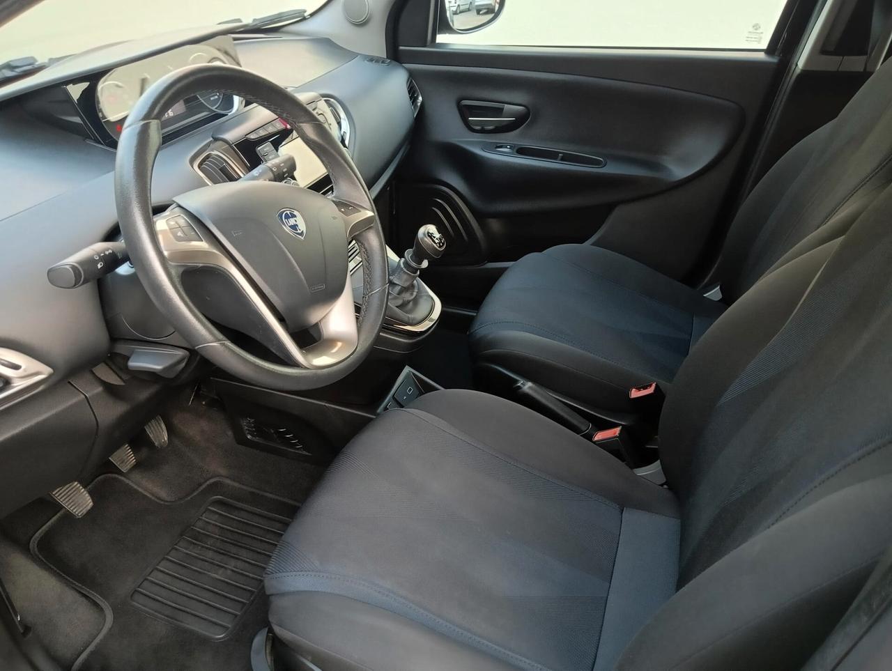 Lancia Ypsilon 1.0 FireFly 5 porte S&S Hybrid Ecochic Gold