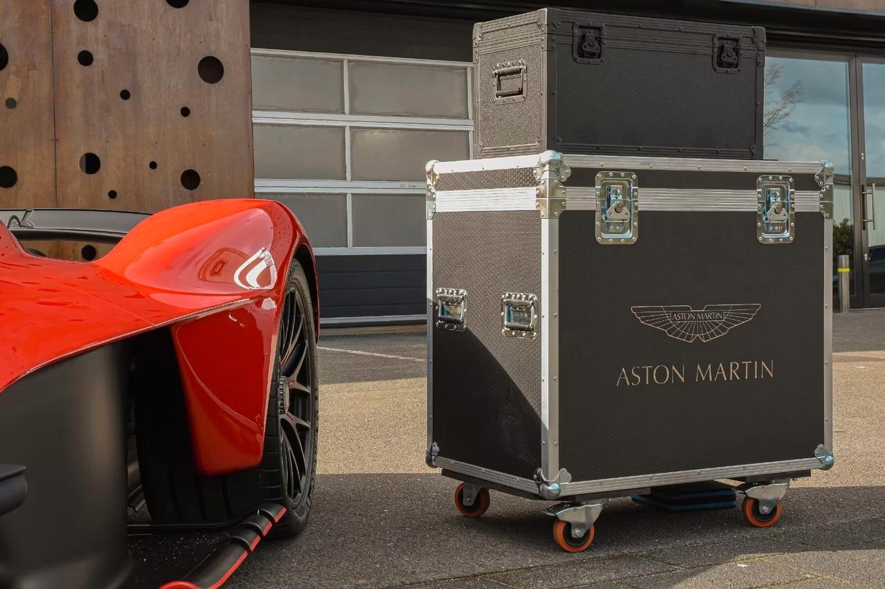 Aston Martin Valkyrie SPIDER *Q-COMMISSION*PIANO DA COLLEZIONE*