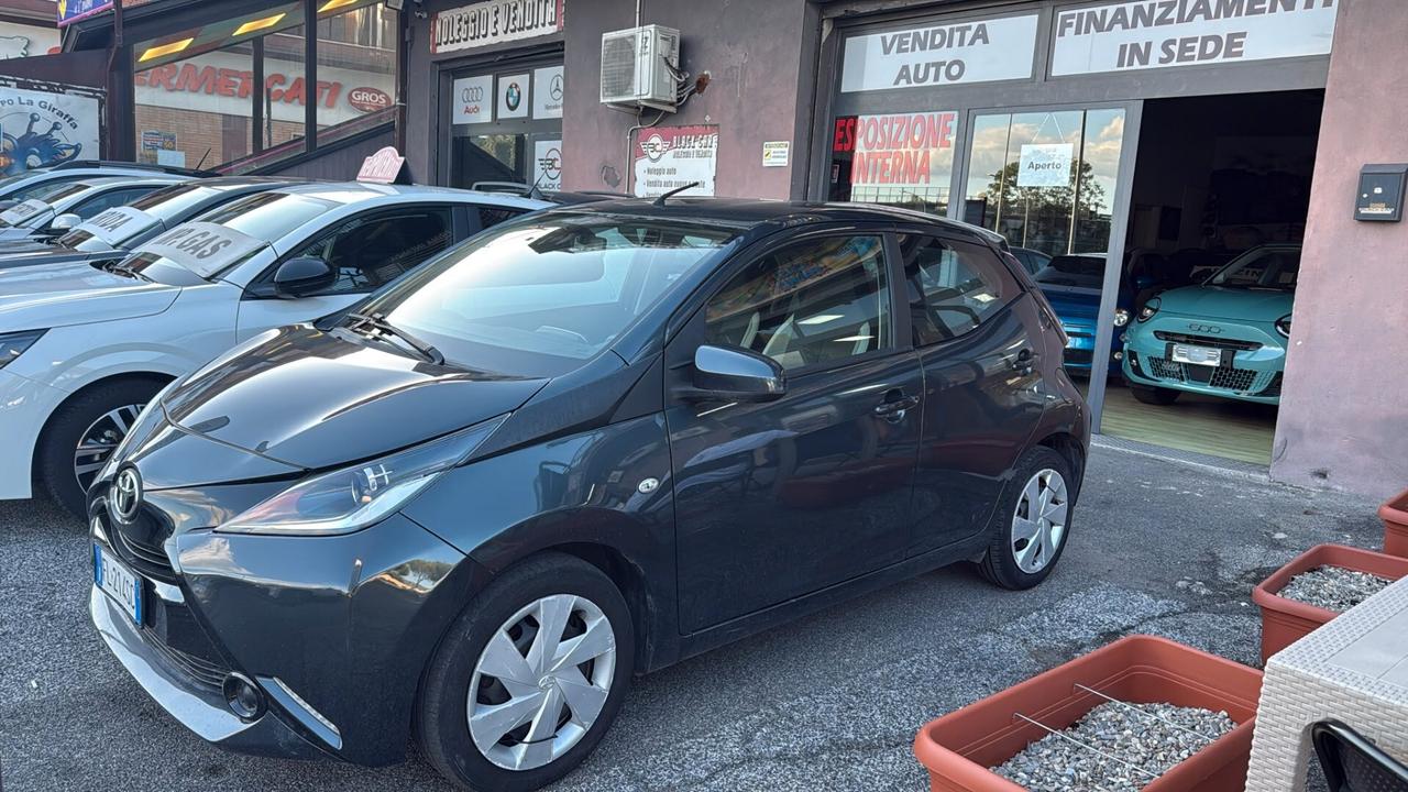 Toyota Aygo 1.0 VVT-i 69 CV 5 porte x-play TSS