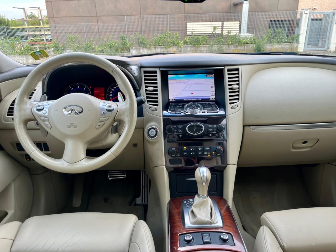 Infiniti FX FX30d S Premium 3.0d 2011 142.000km perfetta
