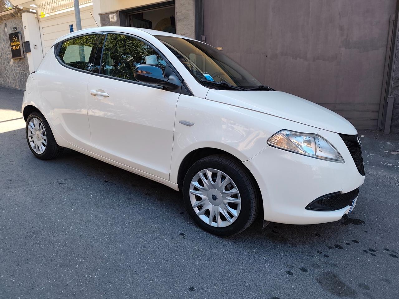 Lancia Ypsilon 1.2 69 CV 5 porte 2015