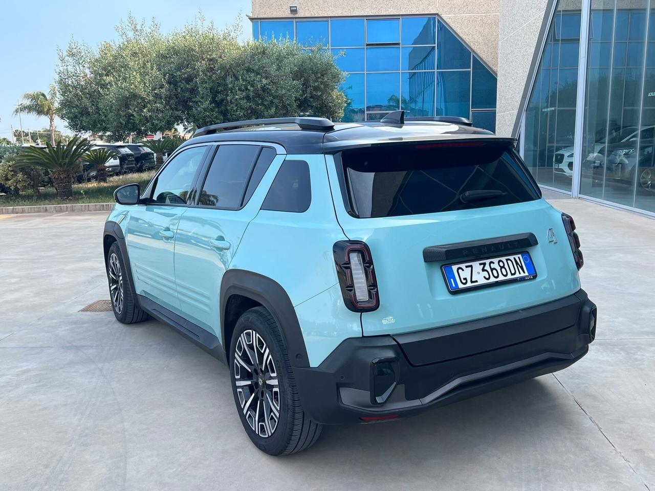 Renault 4 E-Tech Electric Comfort Range Iconic - possibilità noleggio no scoring
