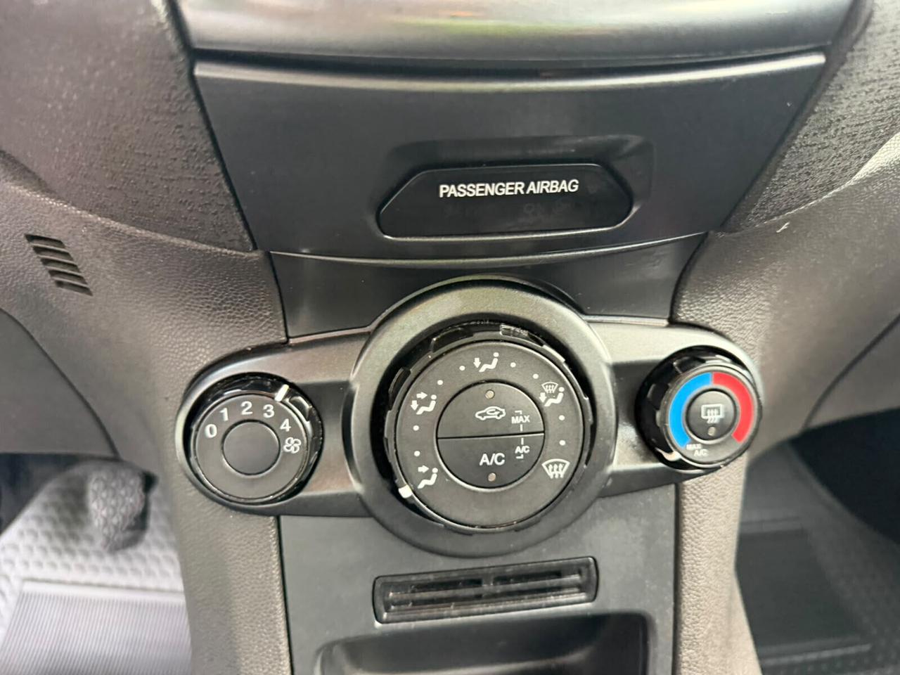 Ford Fiesta 1.5 TDCi 75CV 5 porte Business