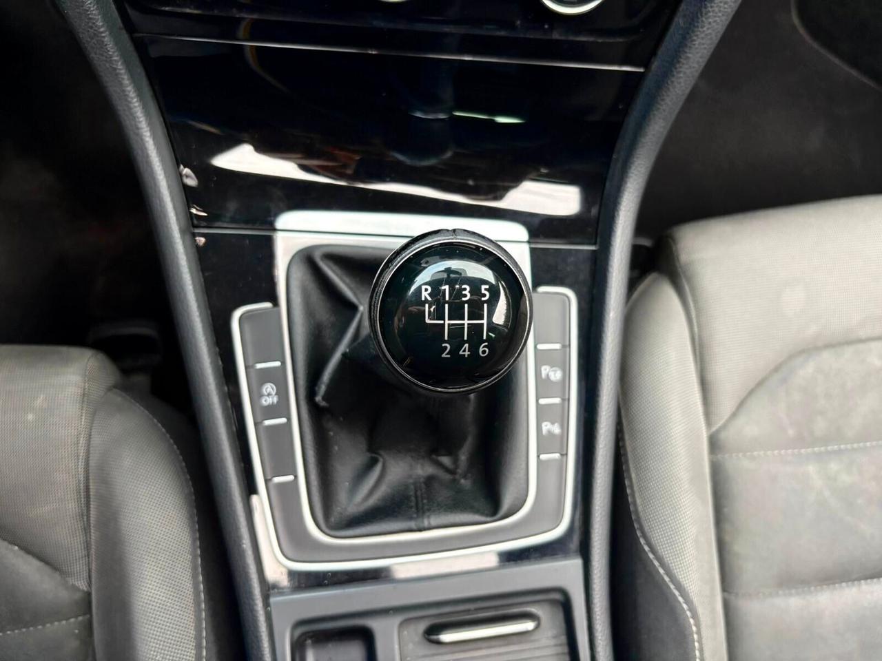 Volkswagen Golf 2.0 TDI 5p. INTERNO R-LINE