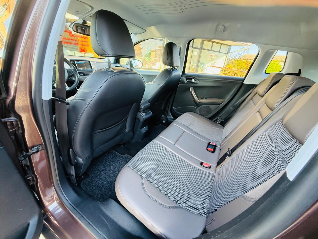 Peugeot 2008 1.6 e-HDi 115 CV Stop&Start Allure