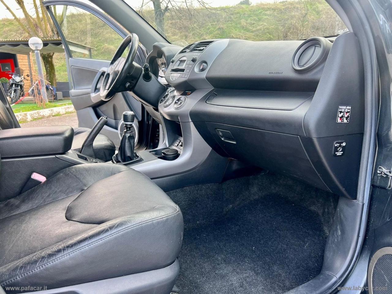 TOYOTA RAV4 2.2 D-4D 177 CV Luxury