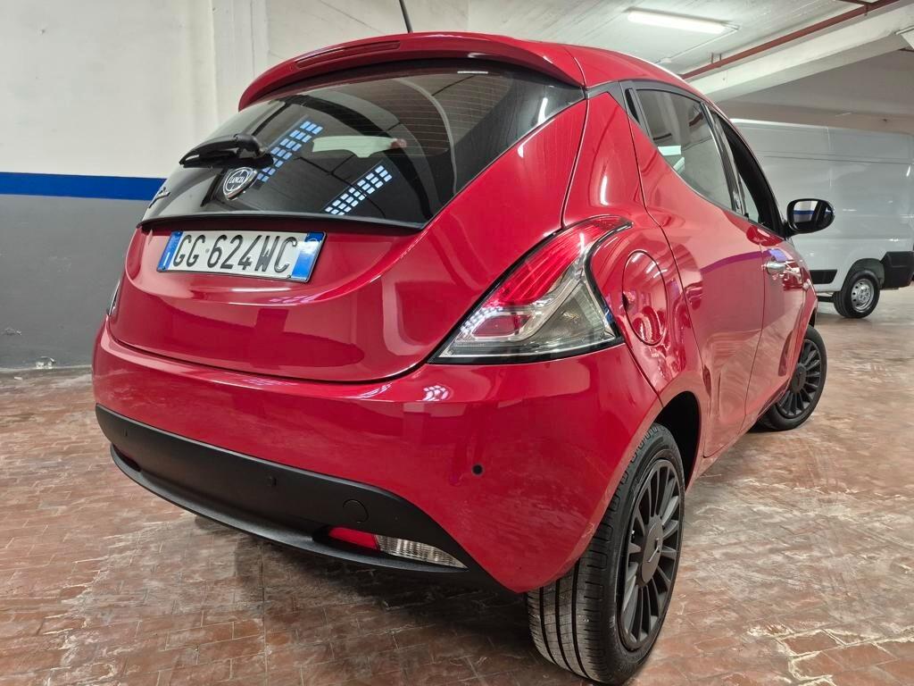 Lancia Ypsilon 1.2 69 CV 5 porte GPL Ecochic Silver