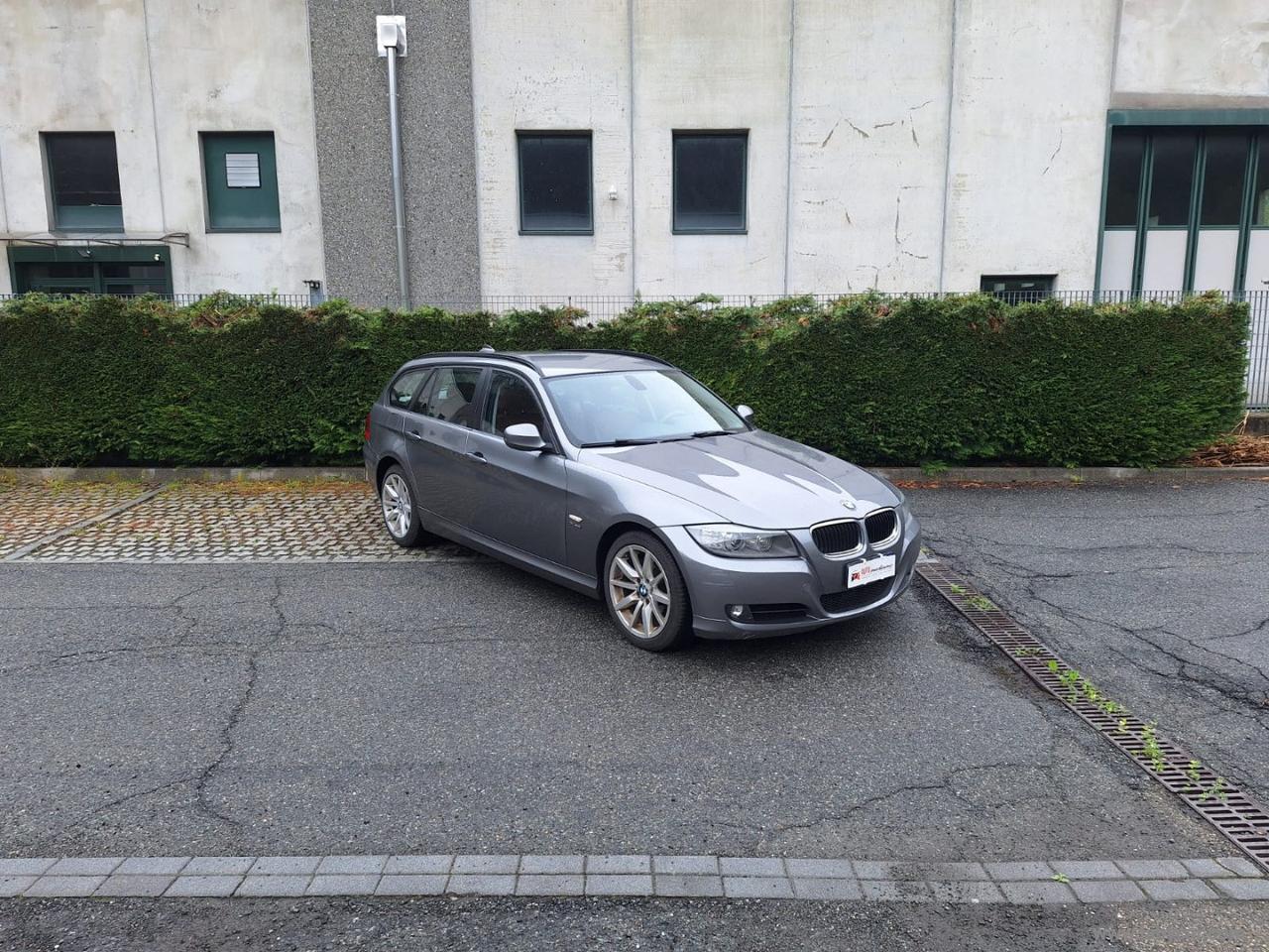 BMW 320d xDrive Touring 4X4 GANCIO TRAINO PELLE