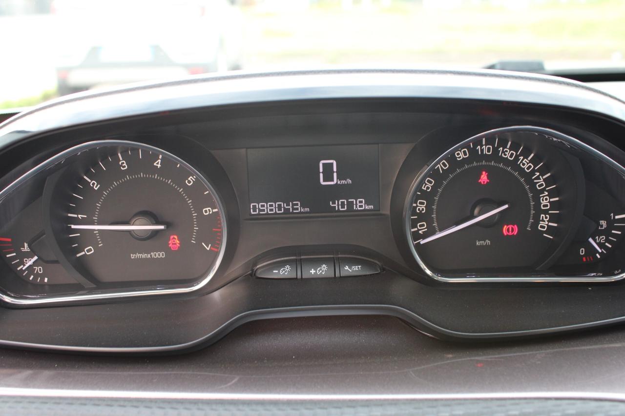 Peugeot 2008 1.2 VTi 82CV Active