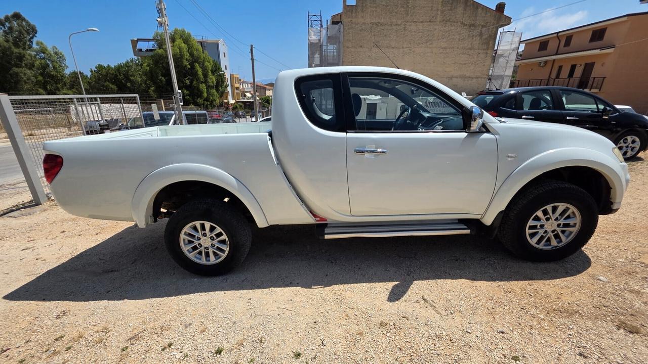 MITSUBISHI L200 2.5 DI-D AUTOCARRO 2014 INTEN TEND CLU € 12.500,00 + IVA