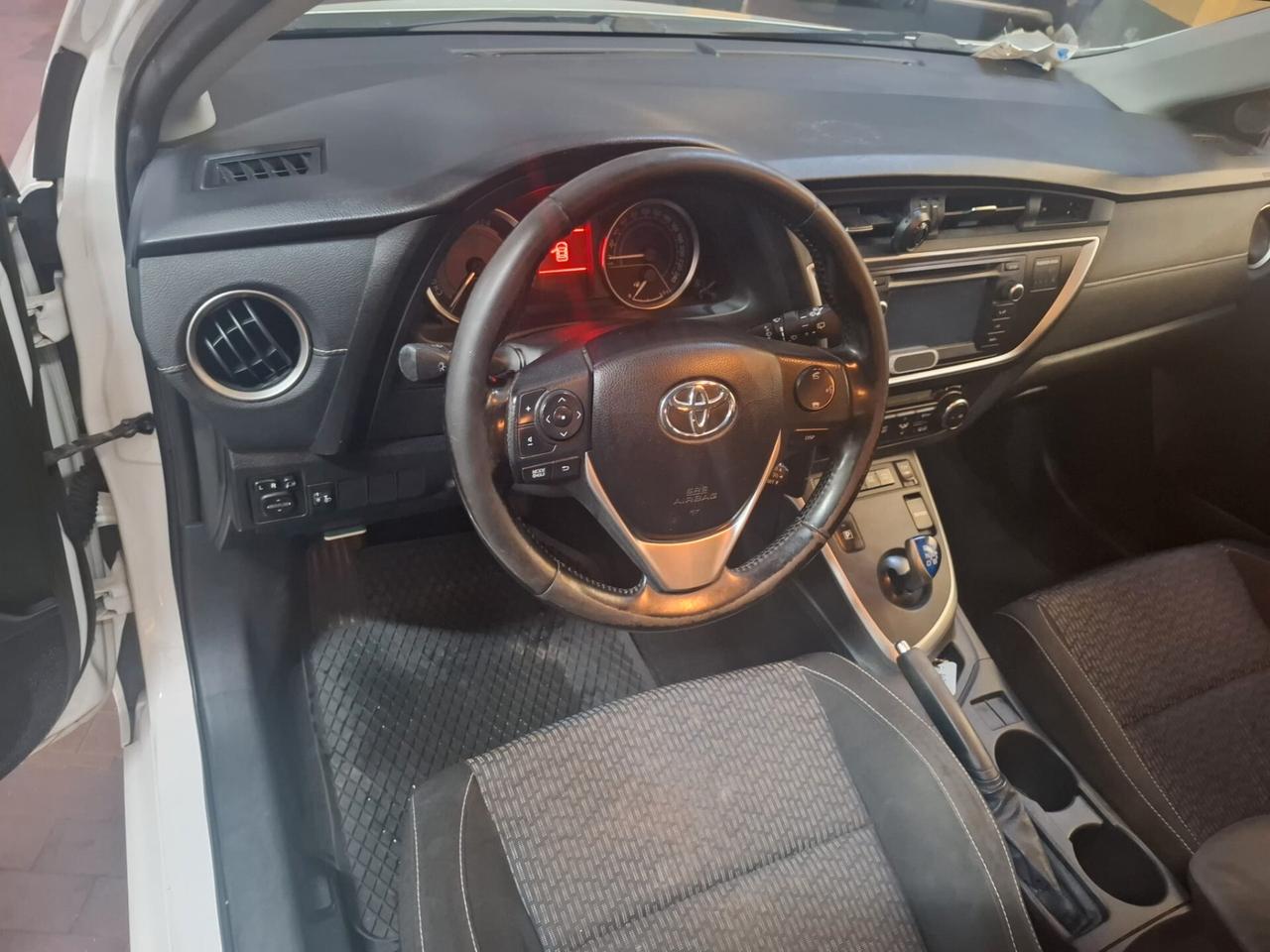 Toyota Auris 1.8 Hybrid Lounge
