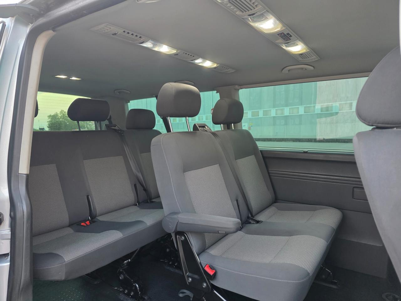 Volkswagen Caravelle 2.0 BiTDI 180CV DSG Highline