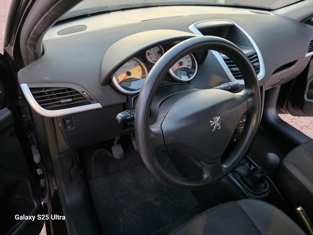 Peugeot 207 1.4 8V 75CV 3p. ONE Line