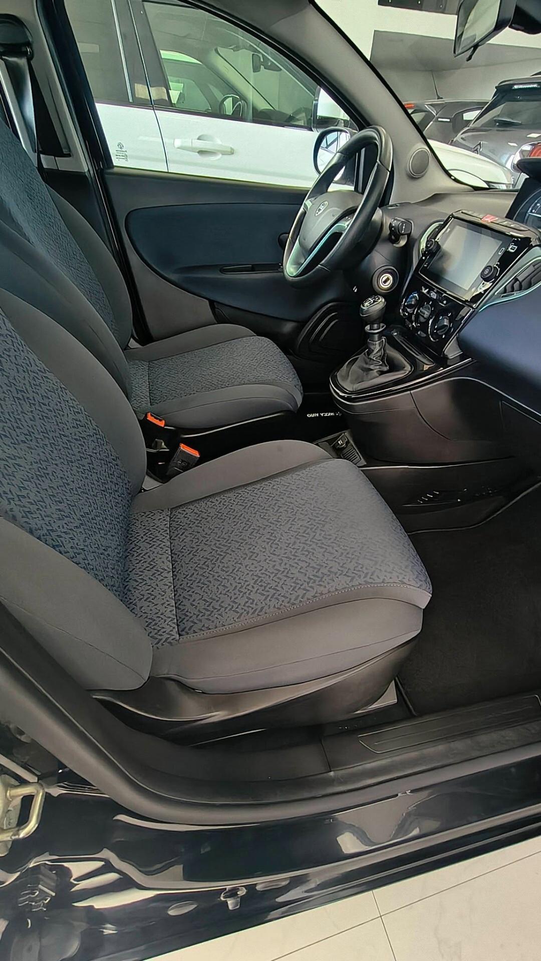 Lancia Ypsilon 1.0 FireFly 5 porte S&S Hybrid Gold
