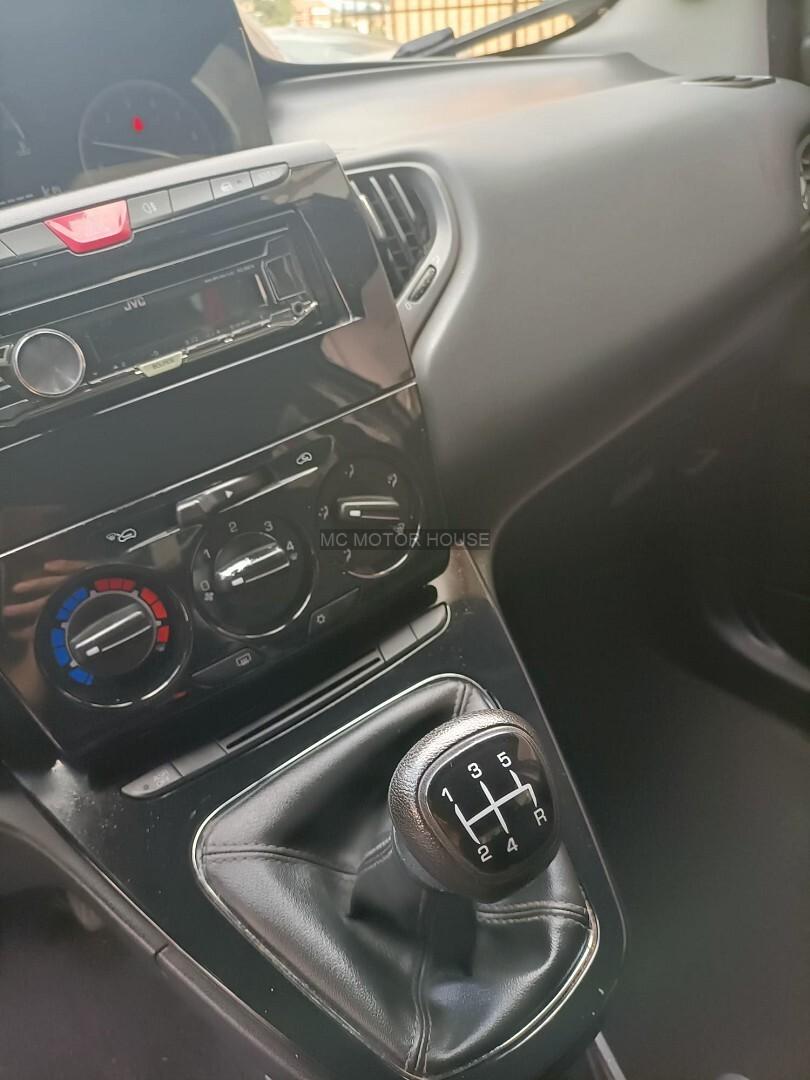 YPSILON 1.2 BENZINA 69cv*NEOPATENTATI*PERMUTE/RATE