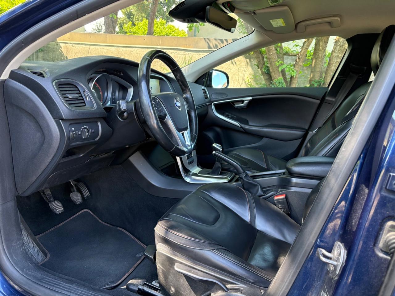 Volvo V40 D4 R-design Momentum Ocean 190cv EU6