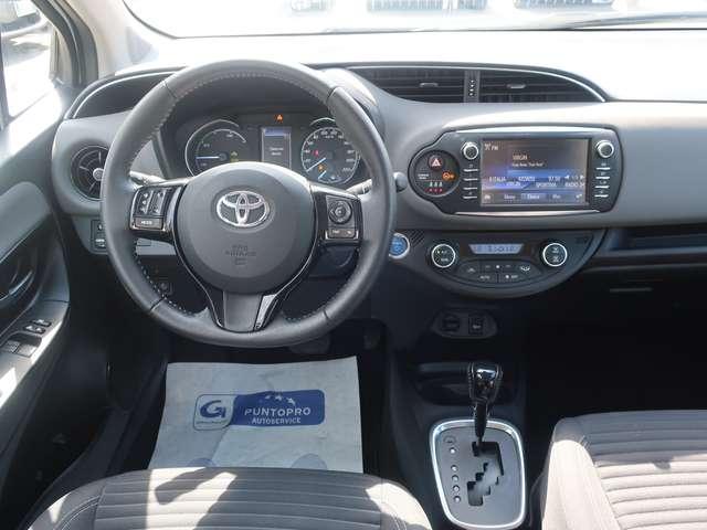 Toyota Yaris Yaris III 2017 5p 1.5h Business
