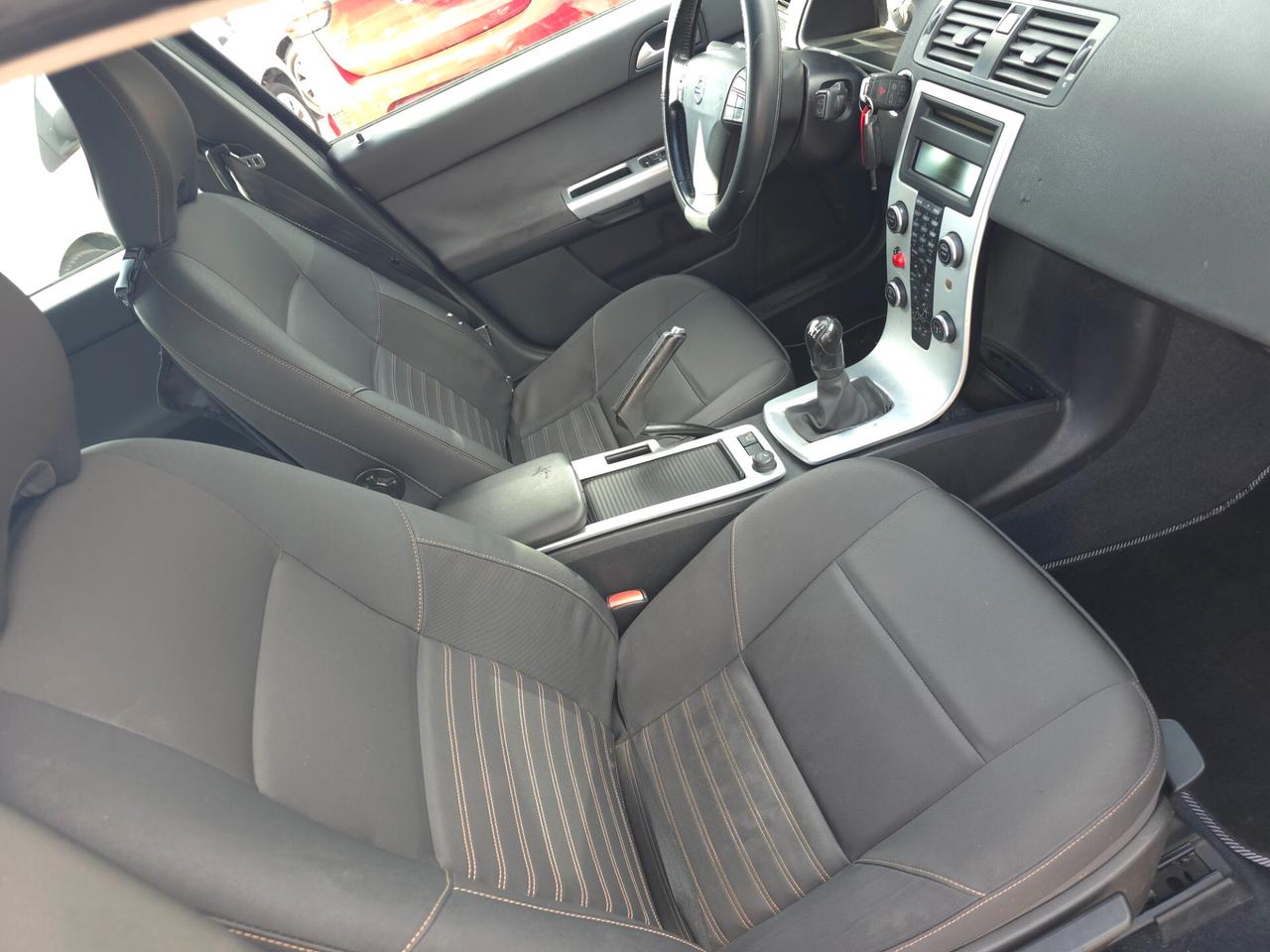 Volvo V50 D2 R-design