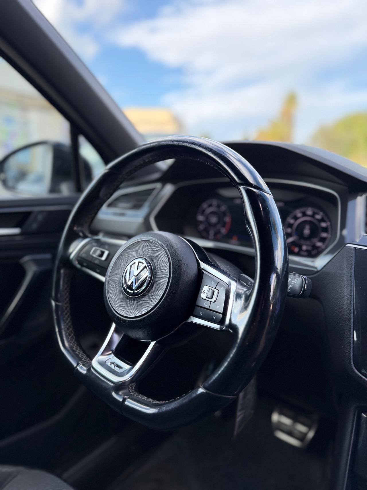 Volkswagen Tiguan 2.0 TDI SCR DSG 4MOTION R-Line – 110 kW