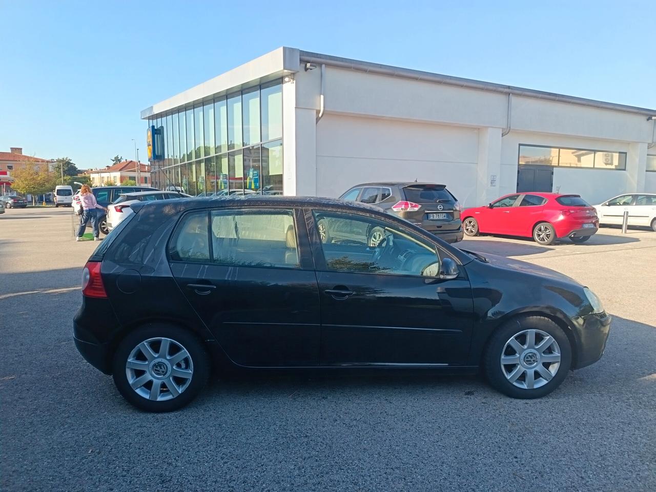 Volkswagen Golf 1.6 16V FSI 5p. Sportline ok neo patente