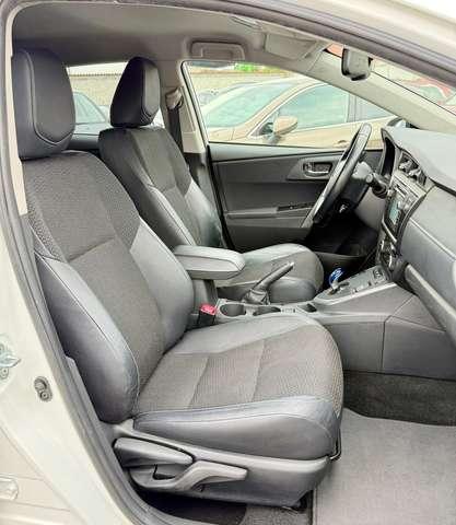 Toyota Auris 5p 1.8h Lounge NEOPATENTATI