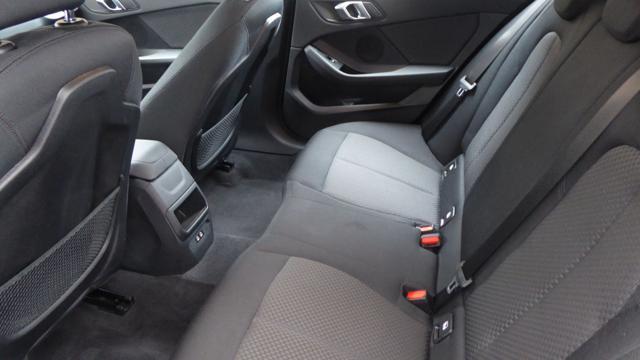 BMW 118 d 5p. Business Advantage