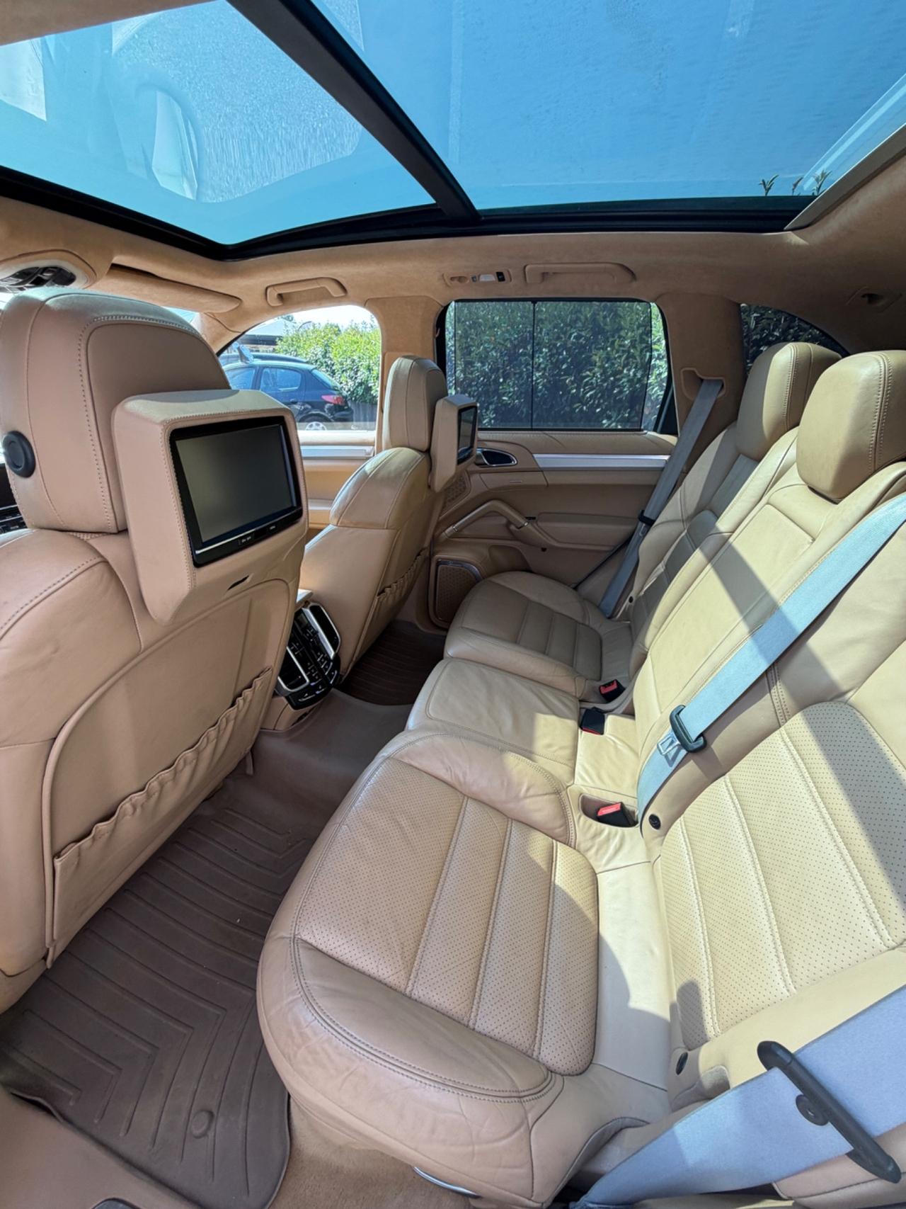 Porsche Cayenne 4.8 Turbo noleggio subentro
