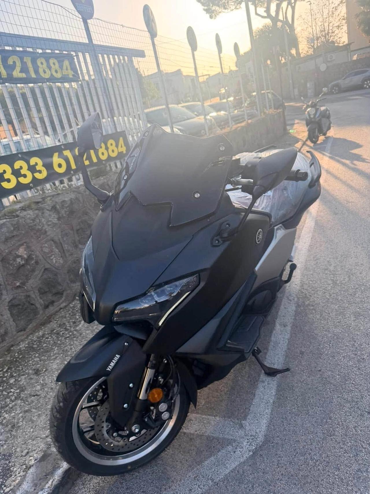 Yamaha TMAX 560 BLACK MAXT 25 Th Anniversary 0 SINISTRI PERMUTE SH350 SPORT